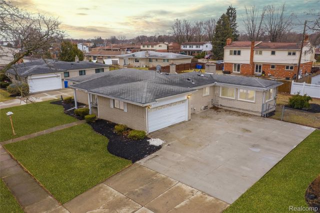 32375 Coventry Place, Warren, MI 48093