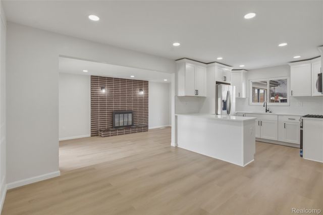 32375 Coventry Place, Warren, MI 48093