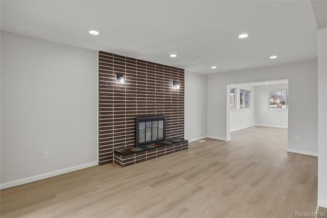 32375 Coventry Place, Warren, MI 48093