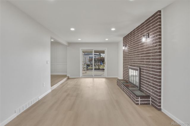 32375 Coventry Place, Warren, MI 48093