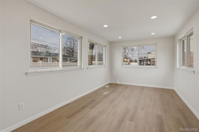 32375 Coventry Place, Warren, MI 48093