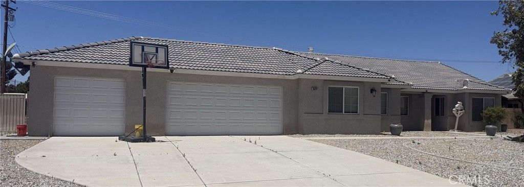 13520 Bordeaux Court, Apple Valley, CA 92308