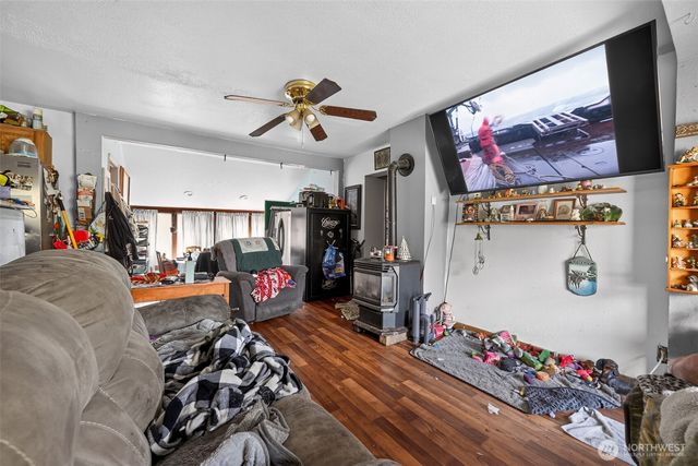 207 W Montana Avenue, Roslyn, WA 98941