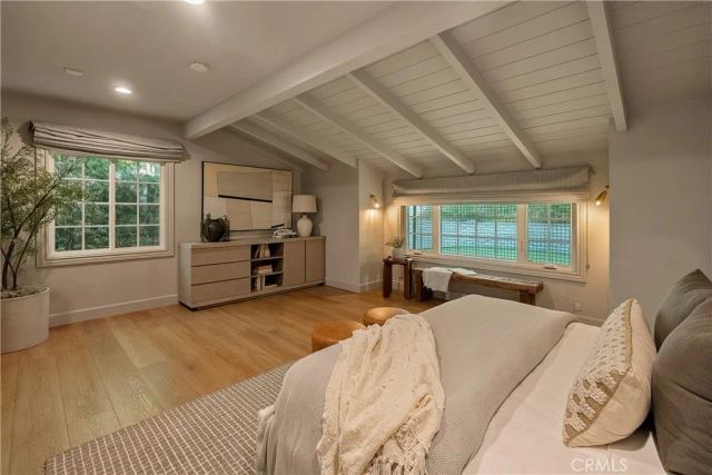 13308 Valley Vista Boulevard, Sherman Oaks, CA 91423