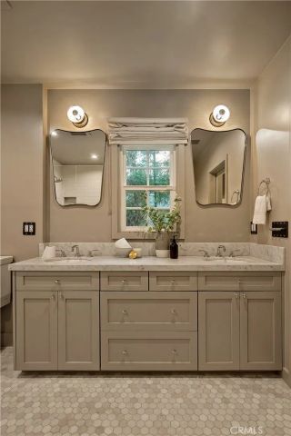 13308 Valley Vista Boulevard, Sherman Oaks, CA 91423