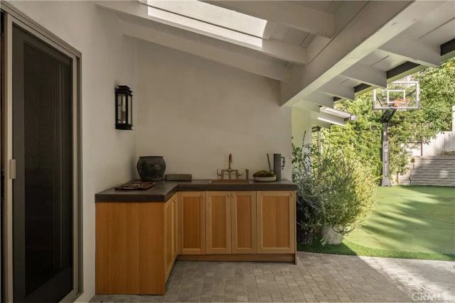 13308 Valley Vista Boulevard, Sherman Oaks, CA 91423
