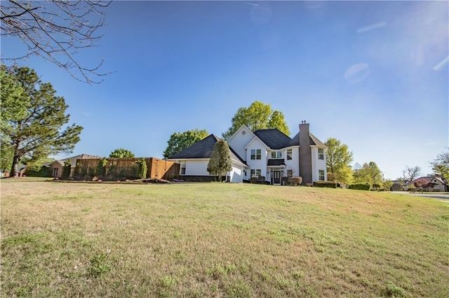 2 Oak Ridge Lane, Bentonville, AR 72712