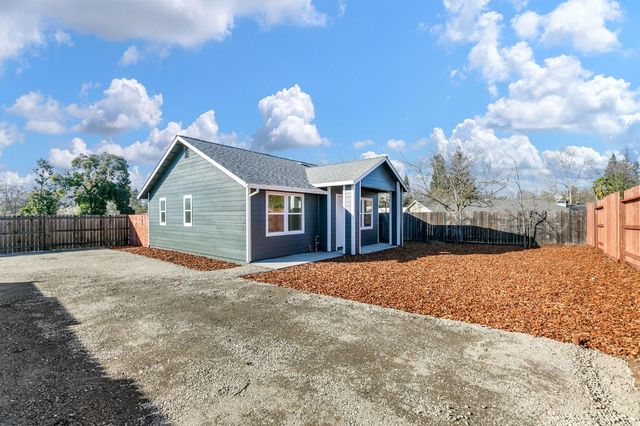 8733-8737 Oak Ave, Orangevale, CA 95662