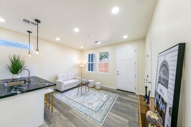 8733-8737 Oak Ave, Orangevale, CA 95662