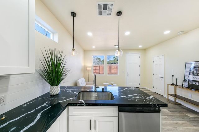 8733-8737 Oak Ave, Orangevale, CA 95662