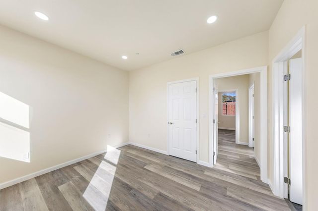 8733-8737 Oak Ave, Orangevale, CA 95662