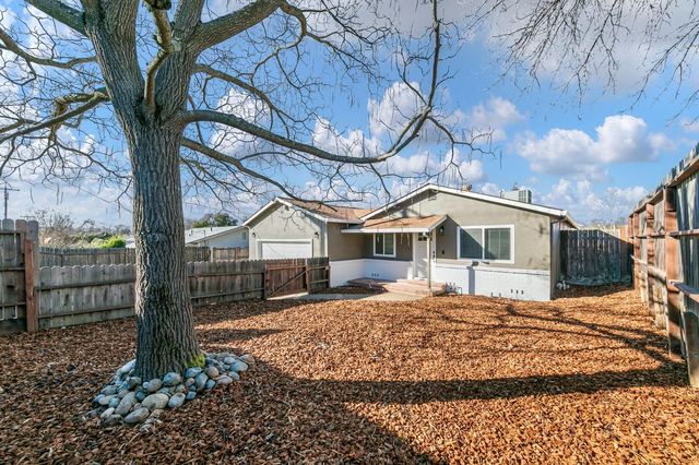 8733-8737 Oak Ave, Orangevale, CA 95662