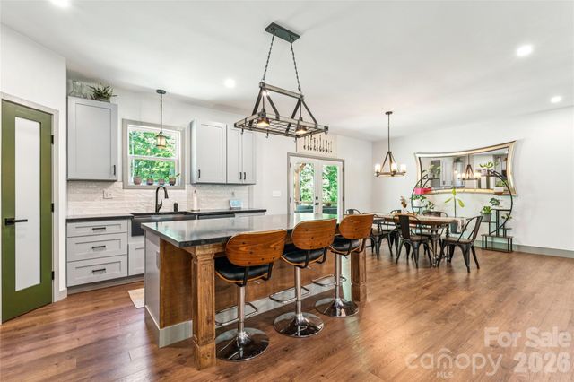 305 Robinson Avenue, Mount Holly, NC 28120