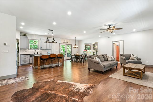 305 Robinson Avenue, Mount Holly, NC 28120