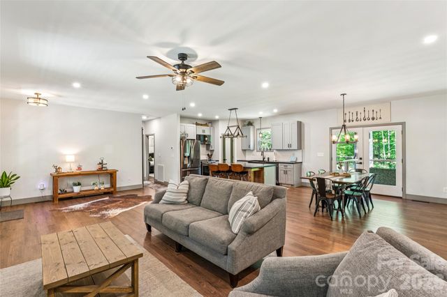 305 Robinson Avenue, Mount Holly, NC 28120