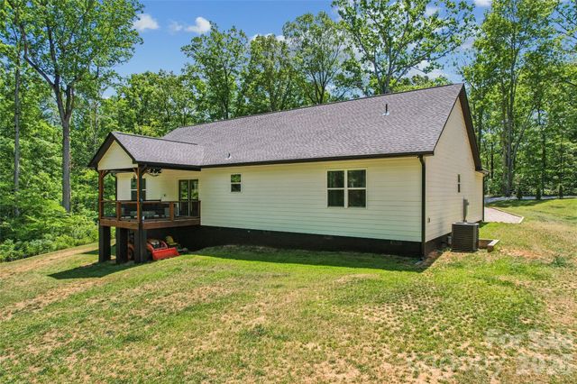 305 Robinson Avenue, Mount Holly, NC 28120