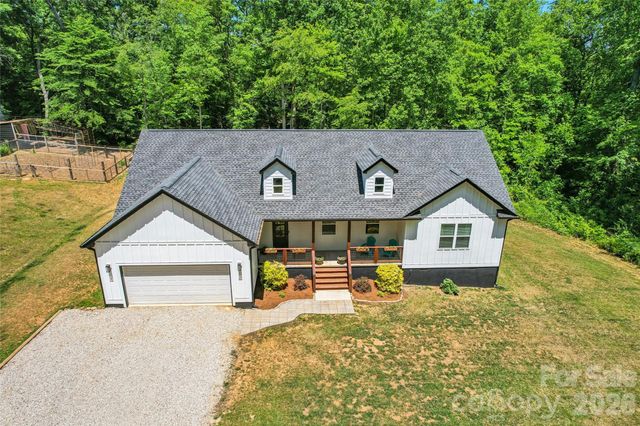 305 Robinson Avenue, Mount Holly, NC 28120