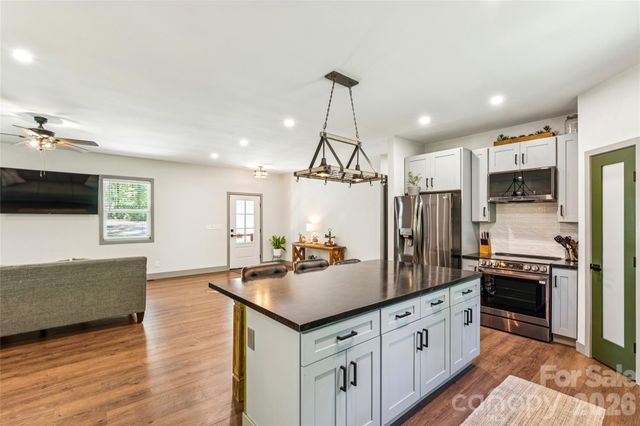 305 Robinson Avenue, Mount Holly, NC 28120