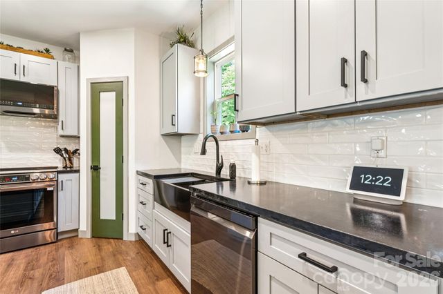 305 Robinson Avenue, Mount Holly, NC 28120