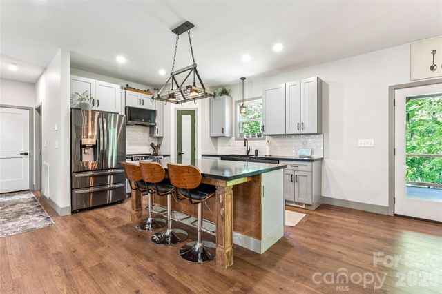 305 Robinson Avenue, Mount Holly, NC 28120