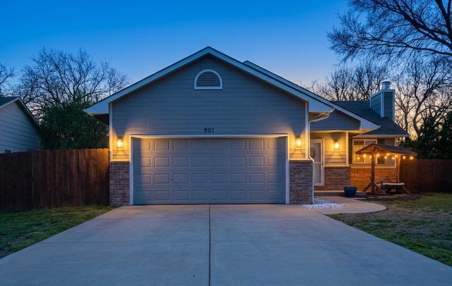 901 N Linden Ln, Derby, KS 67037