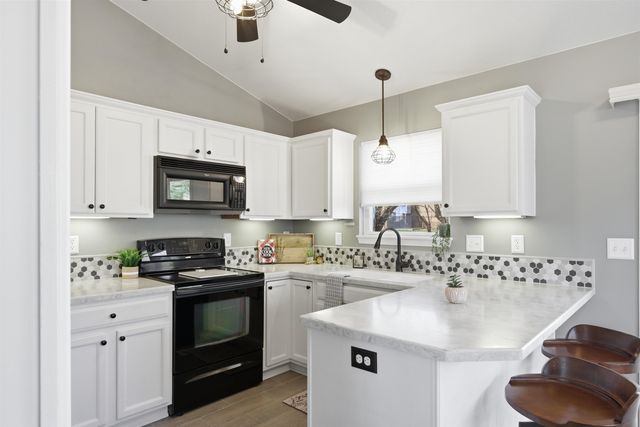 901 N Linden Ln, Derby, KS 67037