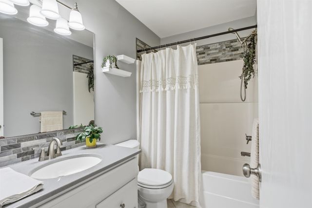 901 N Linden Ln, Derby, KS 67037