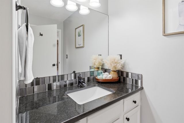 901 N Linden Ln, Derby, KS 67037