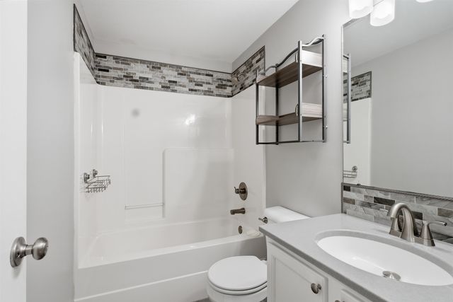 901 N Linden Ln, Derby, KS 67037