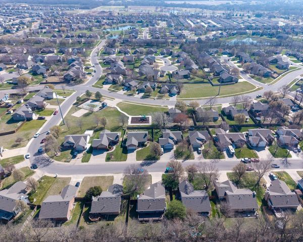 901 N Linden Ln, Derby, KS 67037