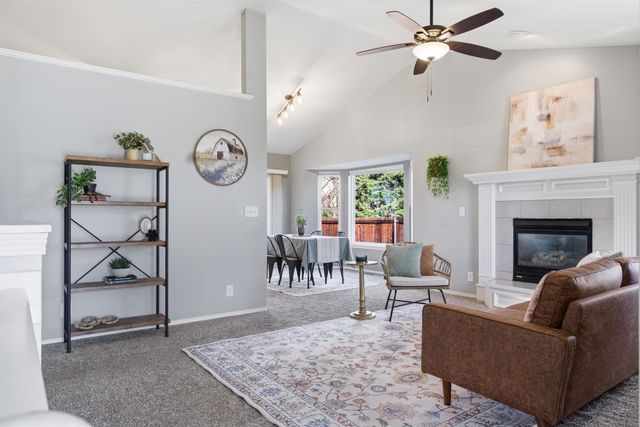 901 N Linden Ln, Derby, KS 67037