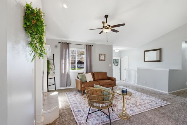 901 N Linden Ln, Derby, KS 67037