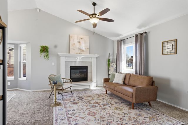 901 N Linden Ln, Derby, KS 67037