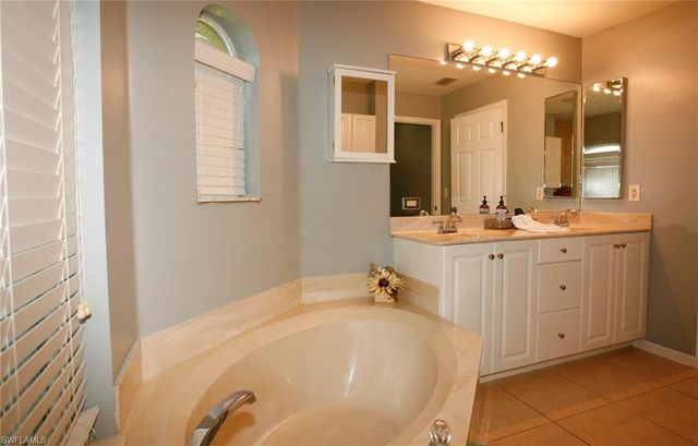 723 NW 38th PL, Cape Coral, FL 33993