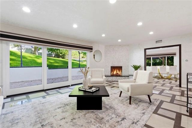 5836 Winnetka Avenue, Woodland Hills, CA 91367