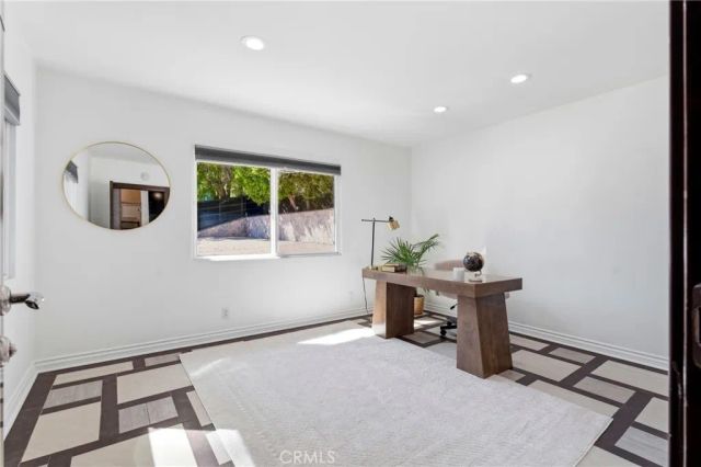 5836 Winnetka Avenue, Woodland Hills, CA 91367