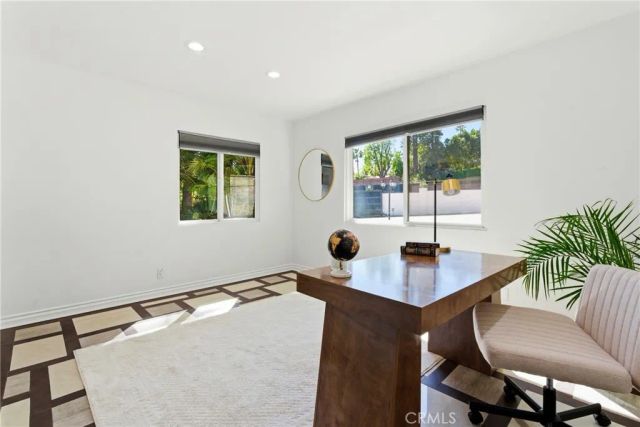 5836 Winnetka Avenue, Woodland Hills, CA 91367