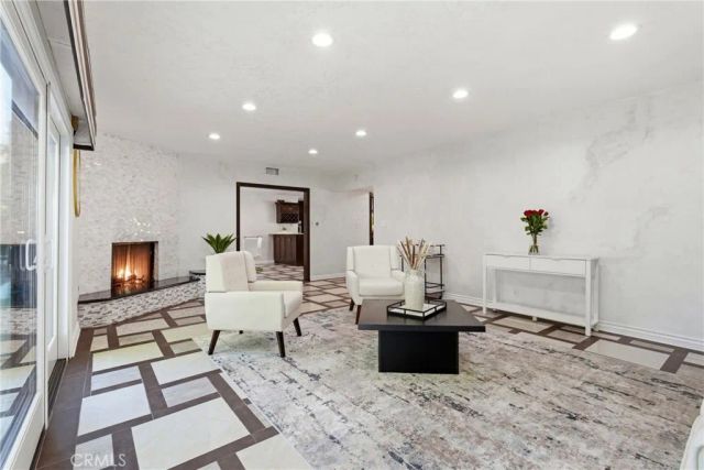 5836 Winnetka Avenue, Woodland Hills, CA 91367