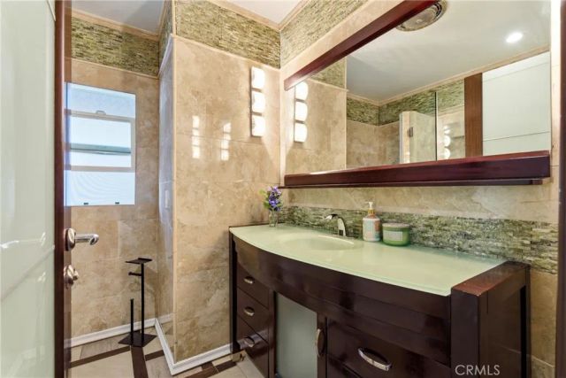 5836 Winnetka Avenue, Woodland Hills, CA 91367