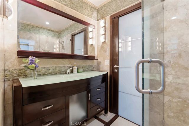 5836 Winnetka Avenue, Woodland Hills, CA 91367