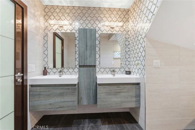 5836 Winnetka Avenue, Woodland Hills, CA 91367