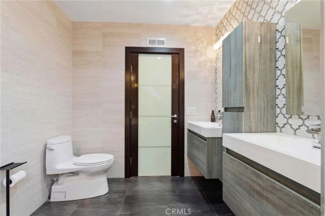 5836 Winnetka Avenue, Woodland Hills, CA 91367