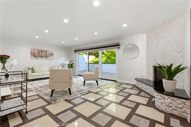 5836 Winnetka Avenue, Woodland Hills, CA 91367