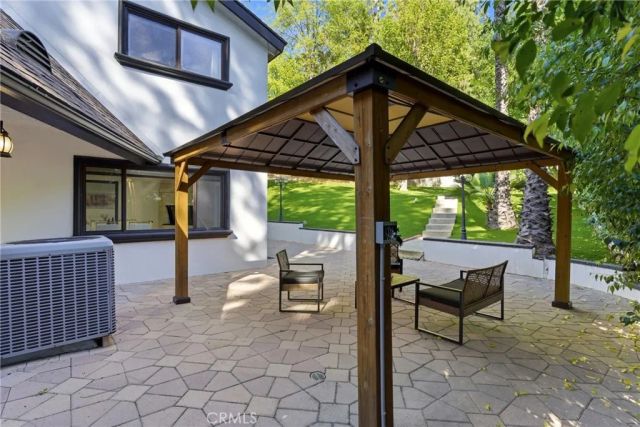 5836 Winnetka Avenue, Woodland Hills, CA 91367