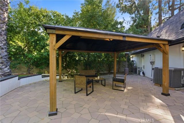 5836 Winnetka Avenue, Woodland Hills, CA 91367