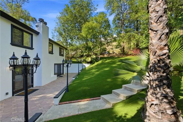 5836 Winnetka Avenue, Woodland Hills, CA 91367