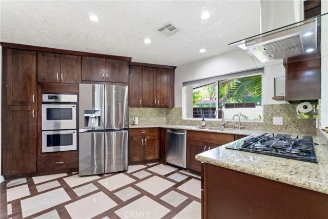 5836 Winnetka Avenue, Woodland Hills, CA 91367