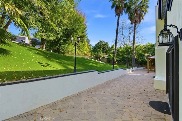 5836 Winnetka Avenue, Woodland Hills, CA 91367