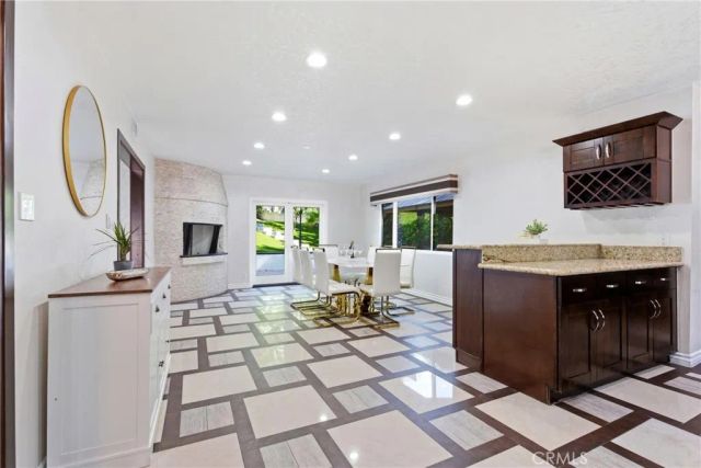 5836 Winnetka Avenue, Woodland Hills, CA 91367