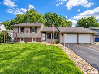 104 SUMMER Circle, East Peoria, IL 61611